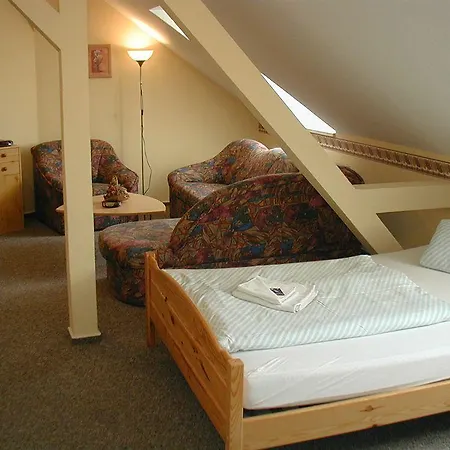 Deutsches Haus 3* Weinboehla