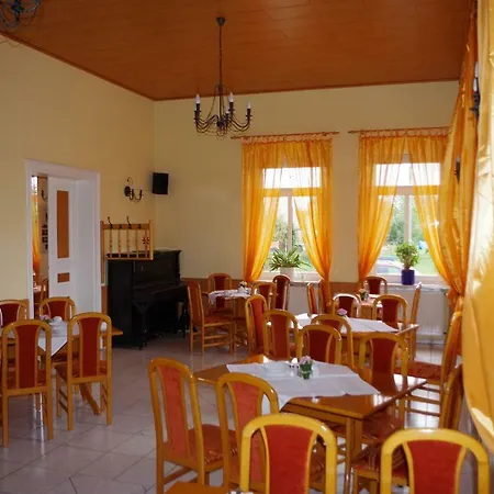 Deutsches Haus 3* Weinboehla