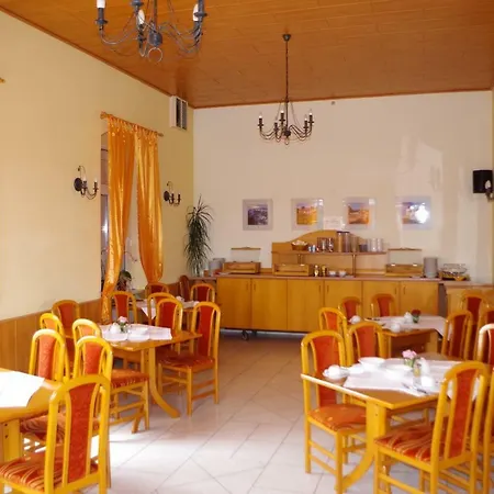 Deutsches Haus Hotel 3*